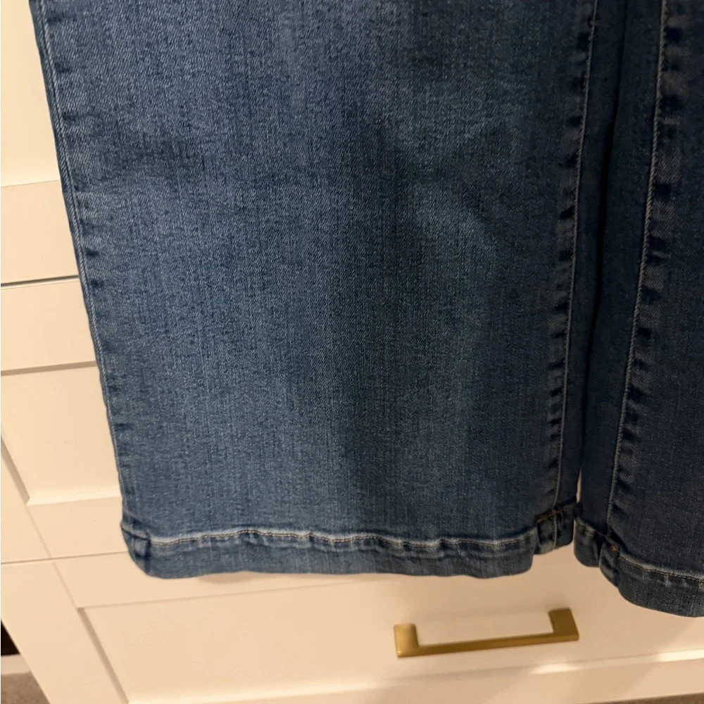 Good American High-Rise Petite Palazzo Jeans - Picture 6 of 9